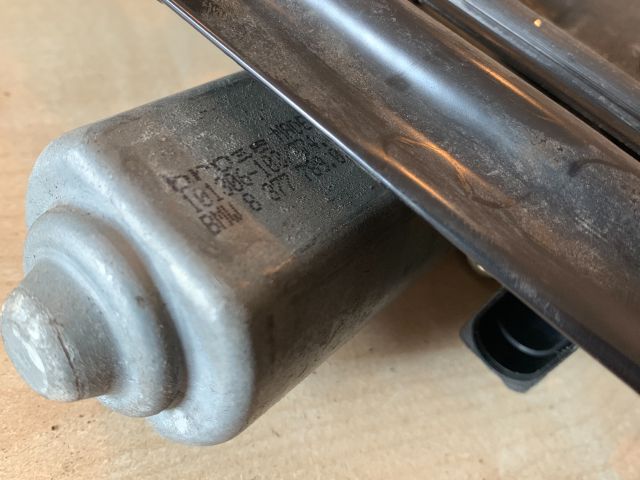 bontott BMW 3 E46 Bal hátsó Ablakemelő Szerkezet (Elektromos)