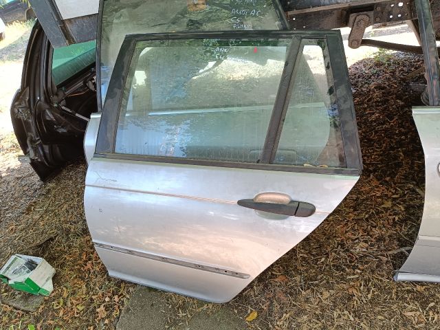 bontott BMW 3 E46 Bal hátsó Ajtó (Részeivel)