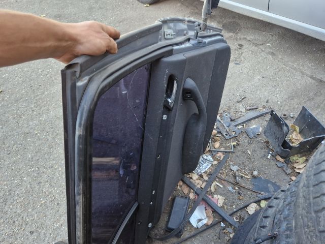 bontott BMW 3 E46 Bal hátsó Ajtó (Részeivel)