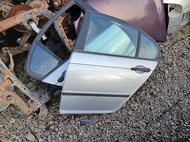 bontott BMW 3 E46 Bal hátsó Ajtó (Részeivel)