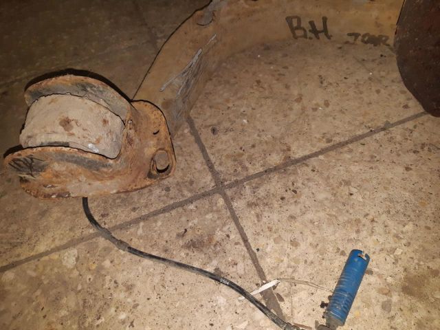 bontott BMW 3 E46 Bal hátsó Csonkállvány Kerékaggyal