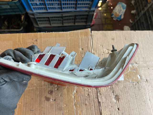 bontott BMW 3 E46 Bal Hátsó Lámpa