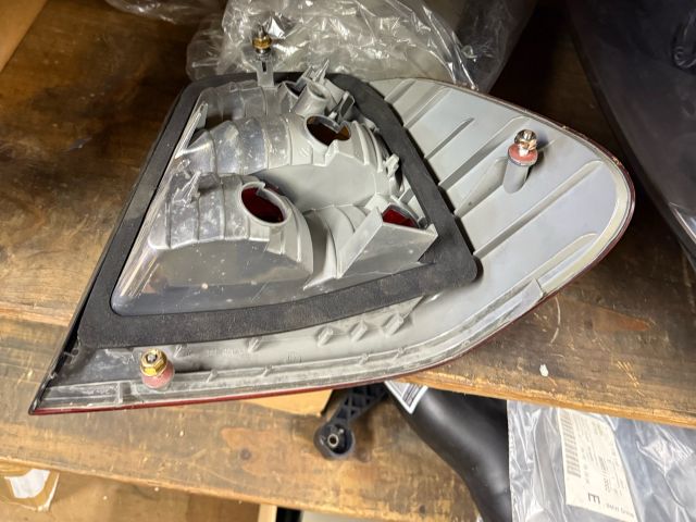 bontott BMW 3 E46 Bal Külső Hátsó Lámpa