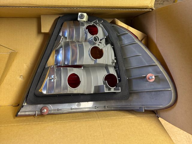 bontott BMW 3 E46 Bal Külső Hátsó Lámpa