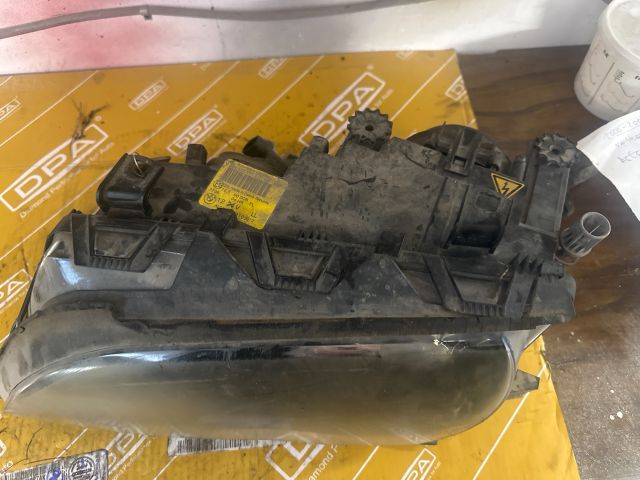 bontott BMW 3 E46 Bal Xenon Fényszóró