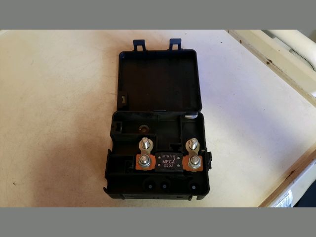 bontott BMW 3 E46 Biztosítéktábla Motortér