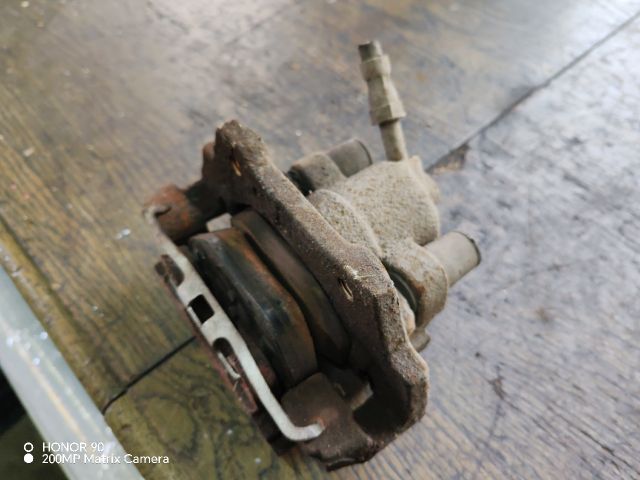 bontott BMW 3 E46 COMPACT Bal hátsó Féknyereg Munkahengerrel