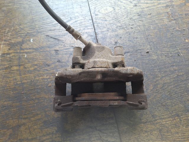 bontott BMW 3 E46 COMPACT Jobb első Féknyereg Munkahengerrel