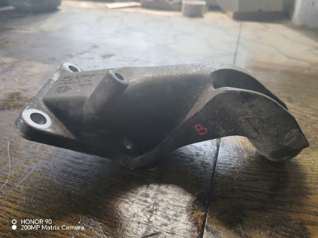 bontott BMW 3 E46 COMPACT Motor Tartó Bak Bal