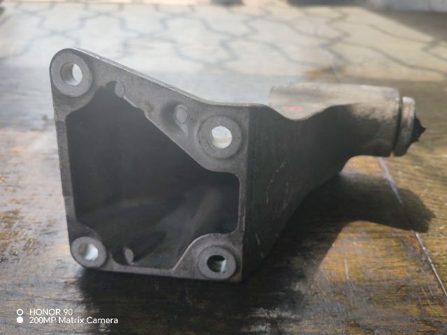 bontott BMW 3 E46 COMPACT Motor Tartó Bak Bal