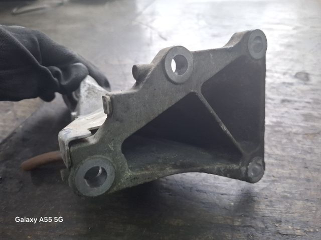 bontott BMW 3 E46 COMPACT Motor Tartó Bak (Fém)