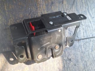 bontott BMW 3 E46 COMPACT Csomagtérajtó Zárszerkezet