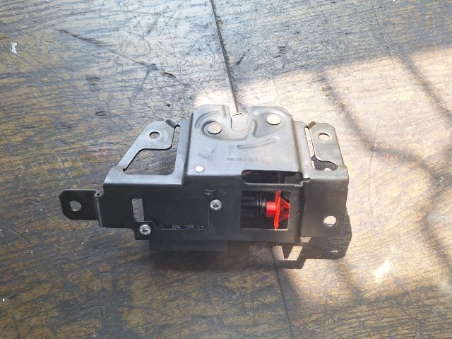 bontott BMW 3 E46 COMPACT Csomagtérajtó Zárszerkezet