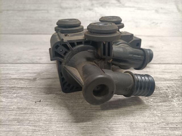 bontott BMW 3 E46 COMPACT Fűtéscsap