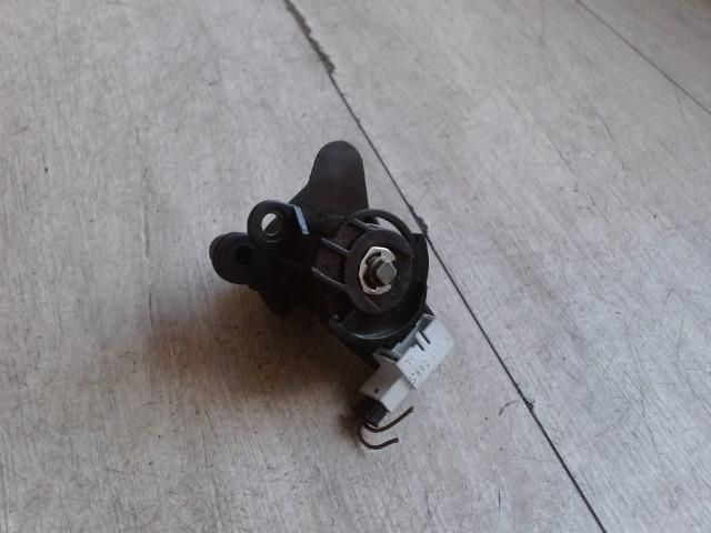 bontott BMW 3 E46 Csomagtérajtó Zárbetét