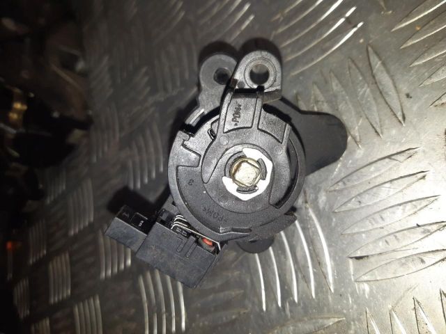 bontott BMW 3 E46 Csomagtérajtó Zárbetét