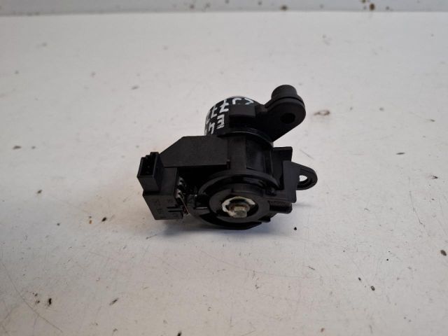 bontott BMW 3 E46 Csomagtérajtó Zárbetét