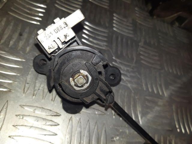 bontott BMW 3 E46 Csomagtérajtó Zárbetét