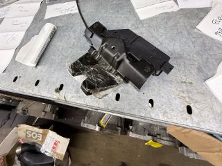 bontott BMW 3 E46 Csomagtérajtó Zárszerkezet