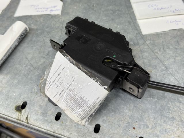 bontott BMW 3 E46 Csomagtérajtó Zárszerkezet