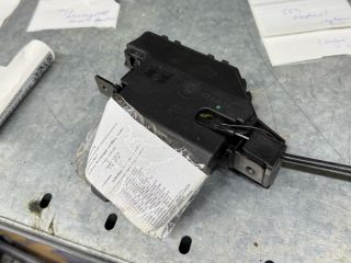 bontott BMW 3 E46 Csomagtérajtó Zárszerkezet