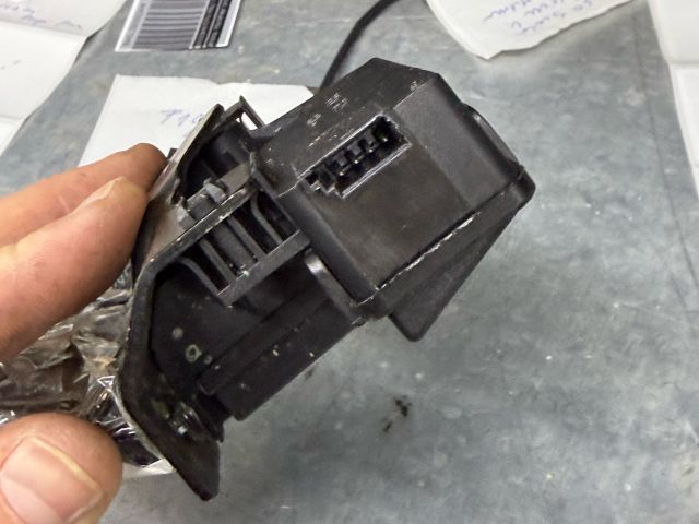 bontott BMW 3 E46 Csomagtérajtó Zárszerkezet