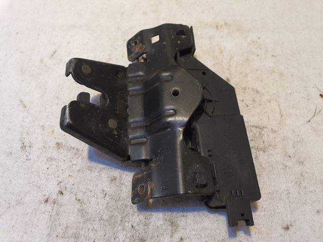 bontott BMW 3 E46 Csomagtérajtó Zárszerkezet