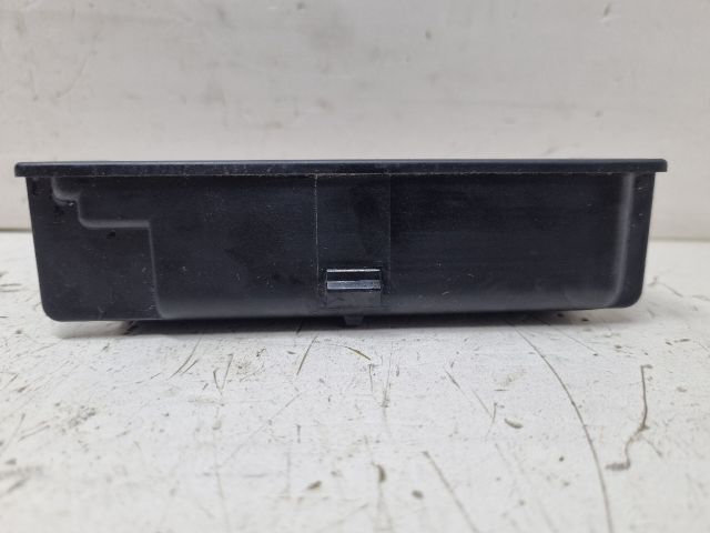 bontott BMW 3 E46 Első Hamutartó