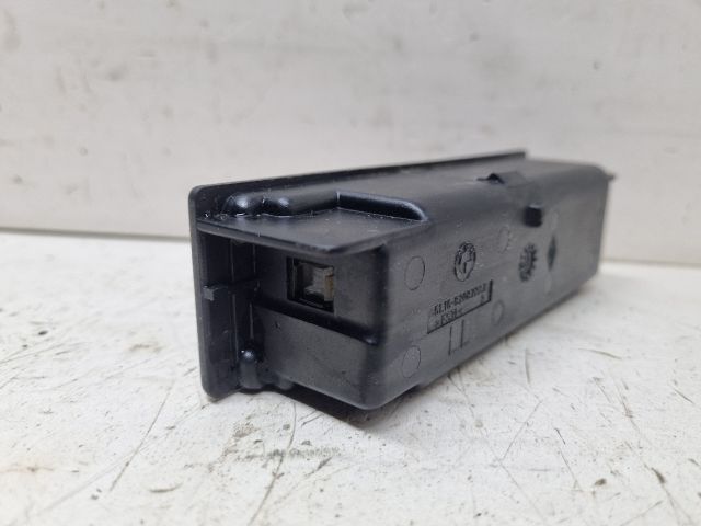 bontott BMW 3 E46 Első Hamutartó