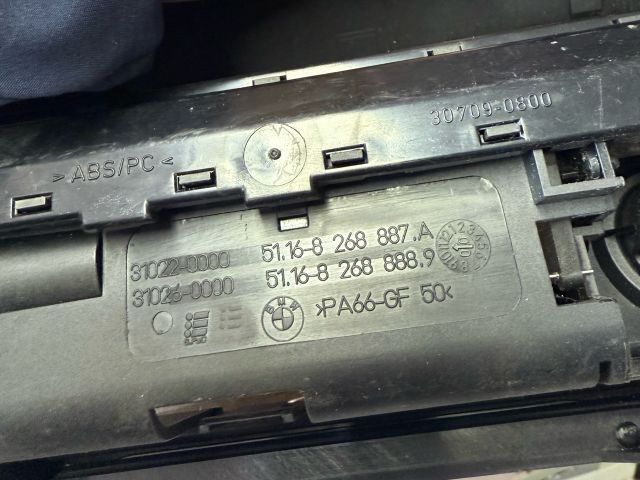 bontott BMW 3 E46 Első Hamutartó