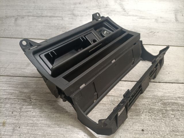 bontott BMW 3 E46 Első Hamutartó