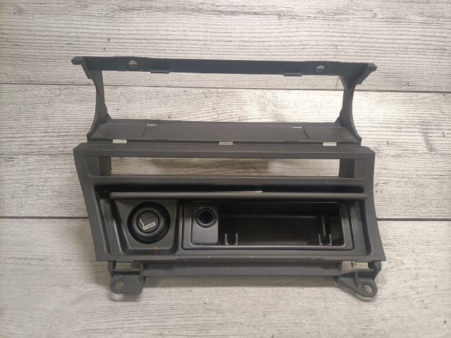 bontott BMW 3 E46 Első Hamutartó