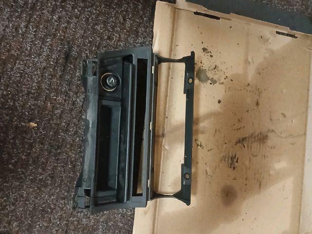 bontott BMW 3 E46 Első Hamutartó