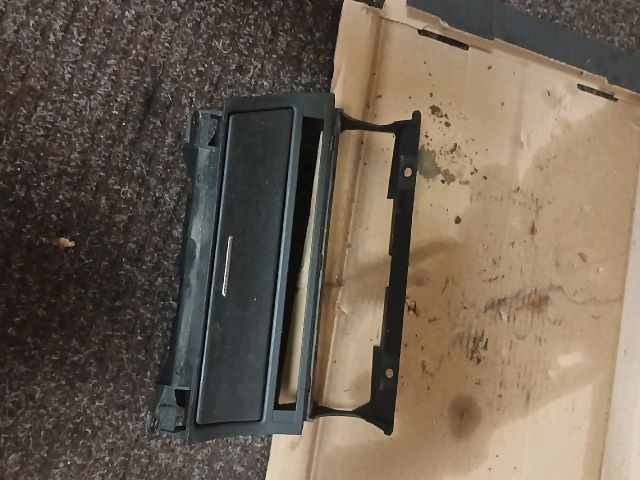 bontott BMW 3 E46 Első Hamutartó