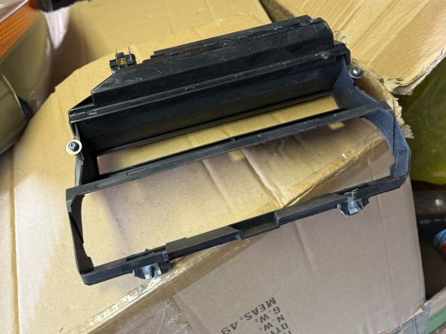 bontott BMW 3 E46 Első Hamutartó