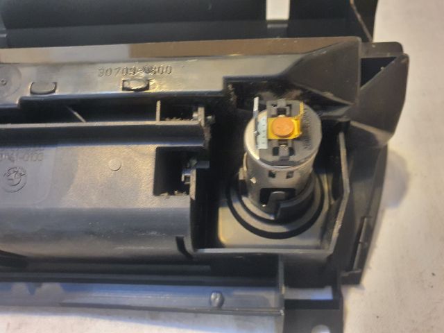 bontott BMW 3 E46 Első Hamutartó