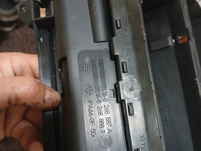 bontott BMW 3 E46 Első Hamutartó