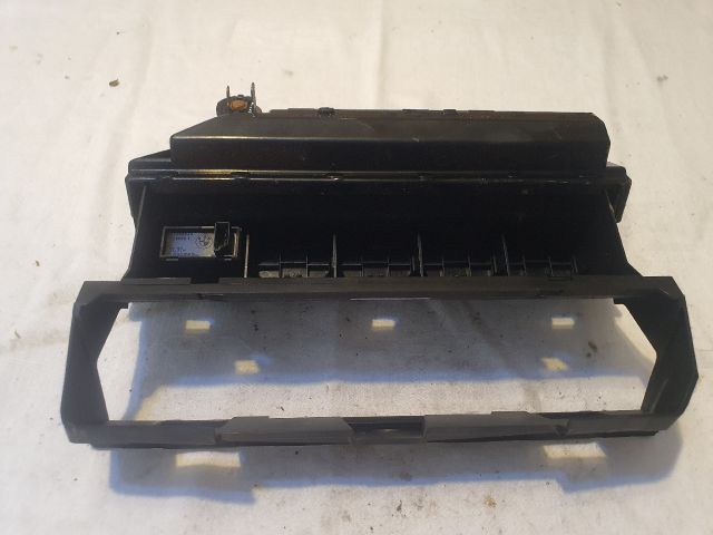 bontott BMW 3 E46 Első Hamutartó