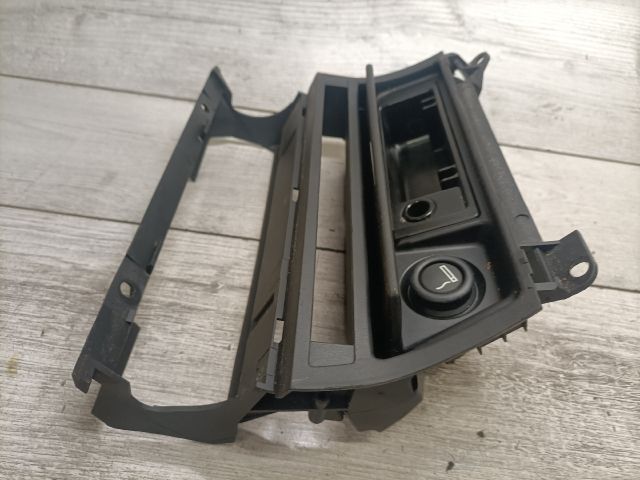 bontott BMW 3 E46 Első Hamutartó