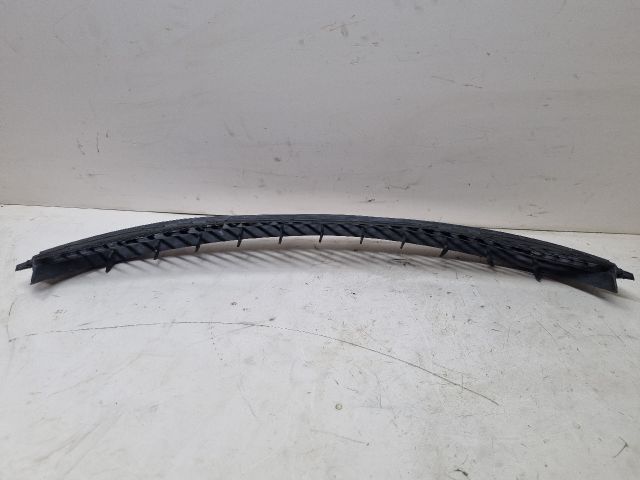 bontott BMW 3 E46 Első Lökhárító Alsó Középső Díszrács