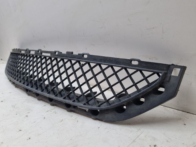 bontott BMW 3 E46 Első Lökhárító Alsó Középső Díszrács