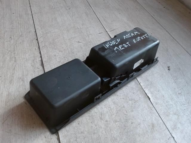 bontott BMW 3 E46 Első Tároló Rekesz