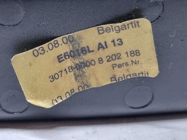 bontott BMW 3 E46 Első Tároló Rekesz