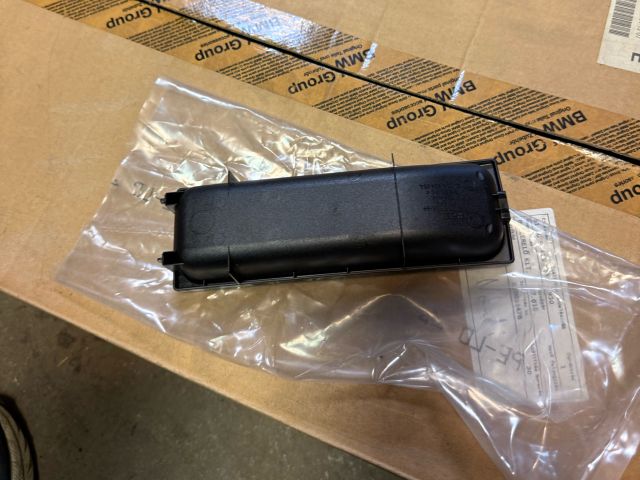 bontott BMW 3 E46 Első Tároló Rekesz