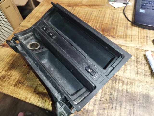 bontott BMW 3 E46 Első Tároló Rekesz