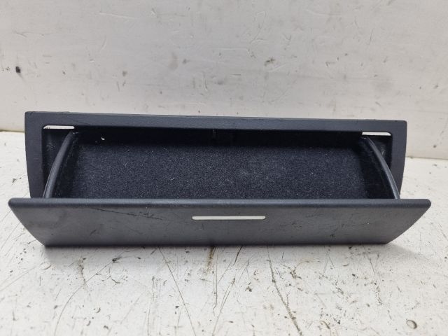 bontott BMW 3 E46 Első Tároló Rekesz