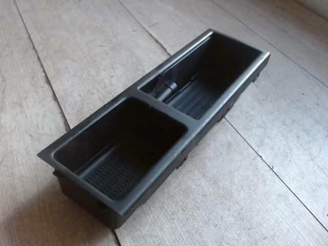 bontott BMW 3 E46 Első Tároló Rekesz