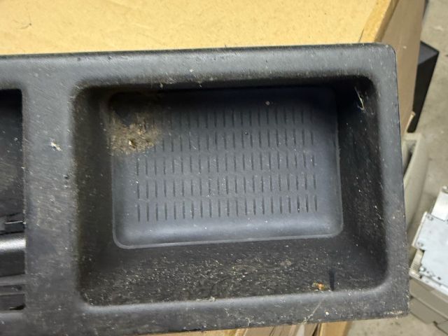 bontott BMW 3 E46 Első Tároló Rekesz