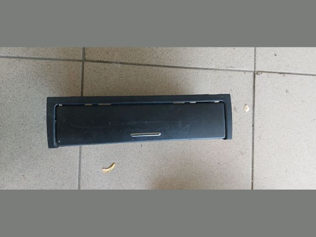 bontott BMW 3 E46 Első Tároló Rekesz