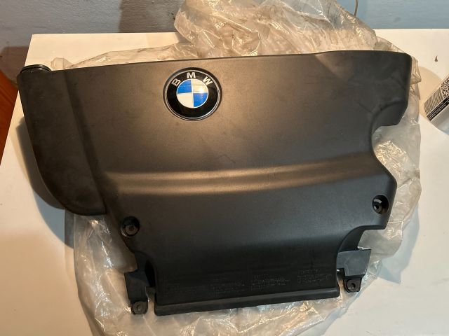 bontott BMW 3 E46 Felső Hűtőburkolat